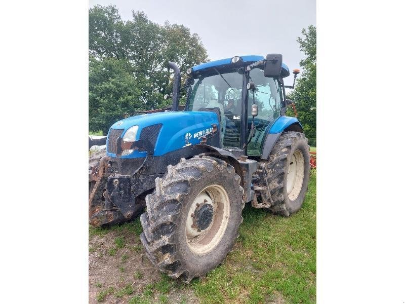 Traktor of the type New Holland T6155, Gebrauchtmaschine in PLUMELEC (Picture 1)