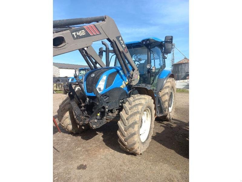 Traktor of the type New Holland T6155DYC, Gebrauchtmaschine in CHATEAUBRIANT CEDEX (Picture 1)