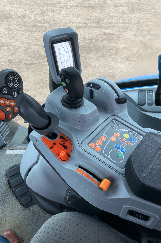 Traktor del tipo New Holland T6.160 DYNAMIC COMMAND, Gebrauchtmaschine In CINTHEAUX (Immagine 8)