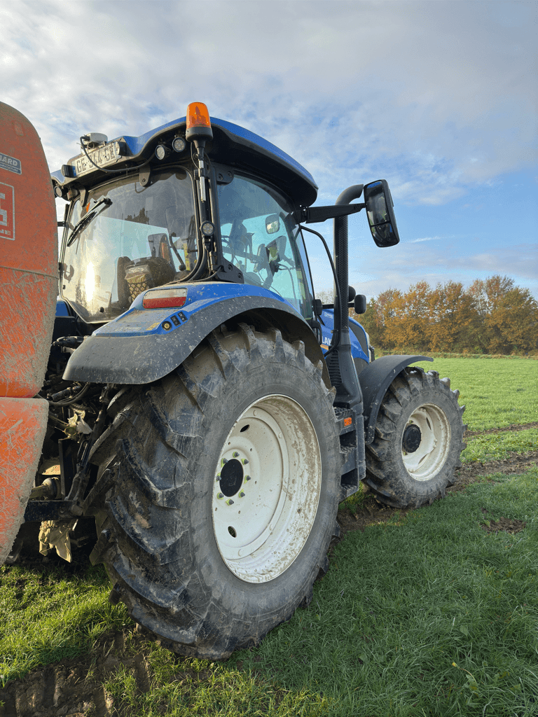 Traktor tip New Holland T6.165 AUTOCOMMAND T4B, Gebrauchtmaschine in TREMEUR (Poză 4)