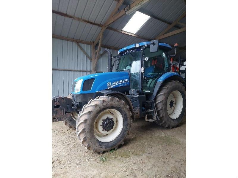 Traktor of the type New Holland T6165, Gebrauchtmaschine in PONTIVY (Picture 1)