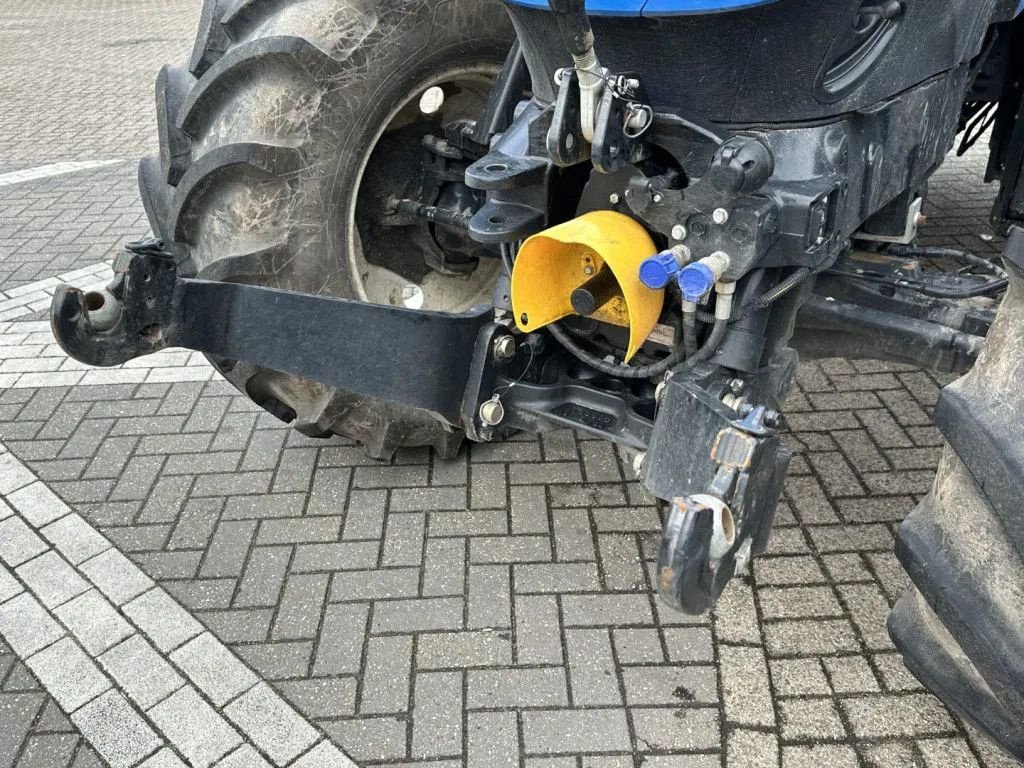 Traktor от тип New Holland T6.180 AC Autocommand, Gebrauchtmaschine в BENNEKOM (Снимка 4)