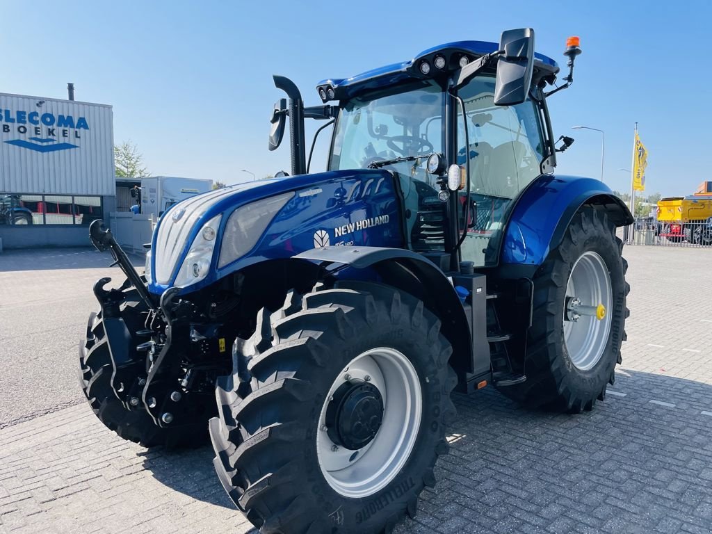 Traktor типа New Holland T6.180 AC Blue Power, Neumaschine в BOEKEL (Фотография 5)