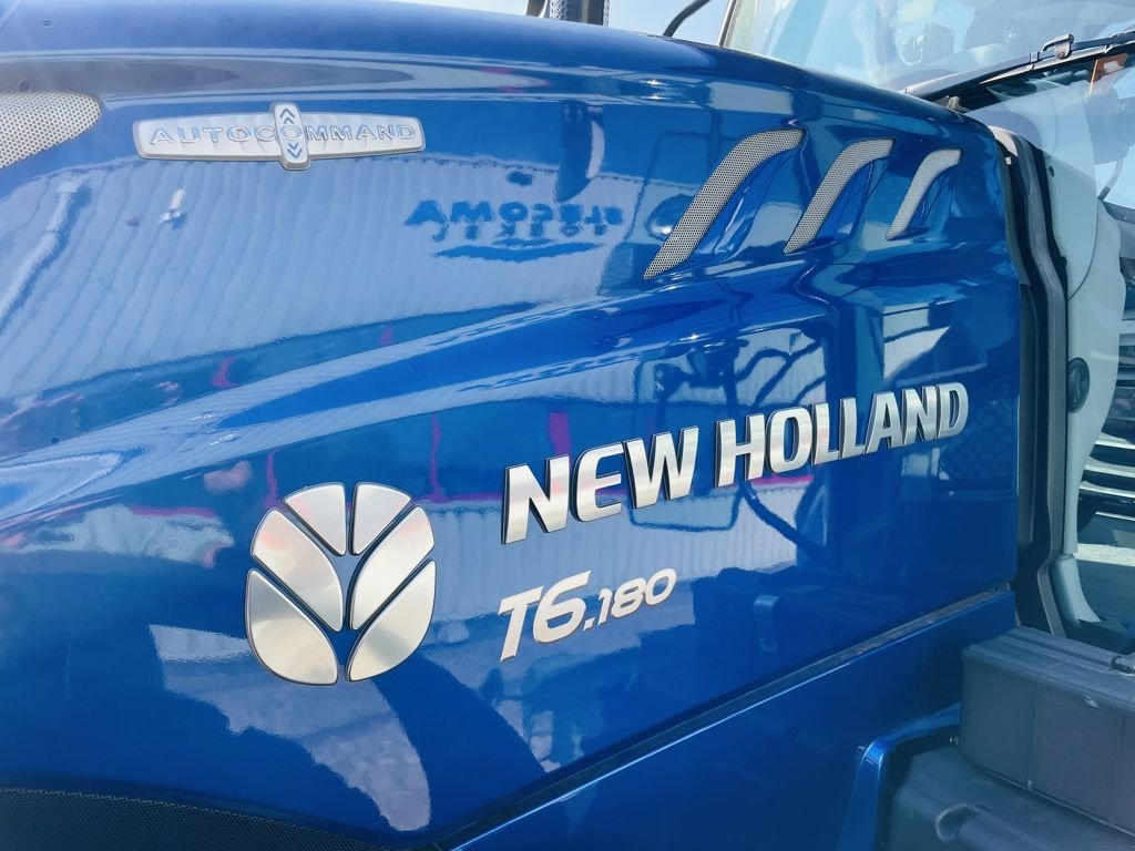 Traktor van het type New Holland T6.180 AC Blue Power, Neumaschine in BOEKEL (Foto 11)