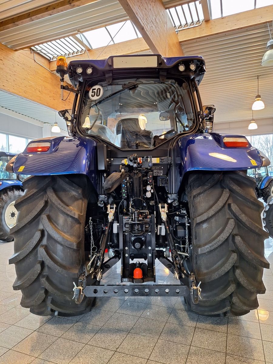 Traktor van het type New Holland T6.180 Auto Command SideWinder II (Stage V), Neumaschine in Burgkirchen (Foto 5)