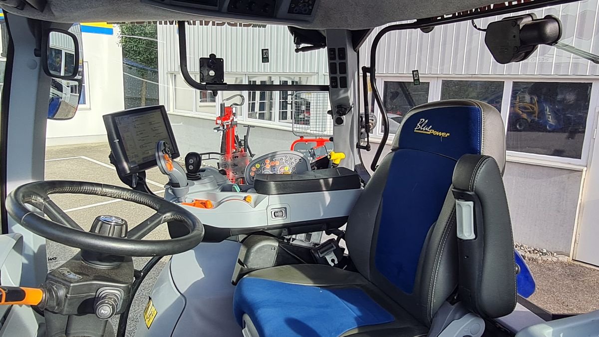 Traktor del tipo New Holland T6.180 Auto Command SideWinder II (Stage V), Gebrauchtmaschine en Burgkirchen (Imagen 13)