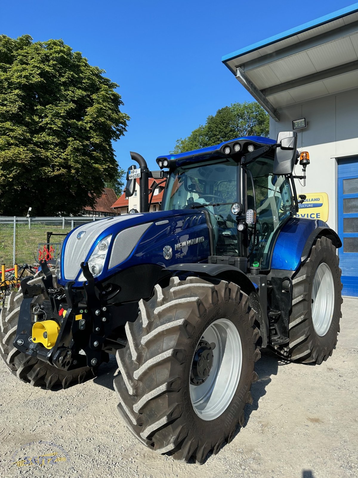 Traktor of the type New Holland T6.180 DC, Neumaschine in Lindenfels-Glattbach (Picture 1)