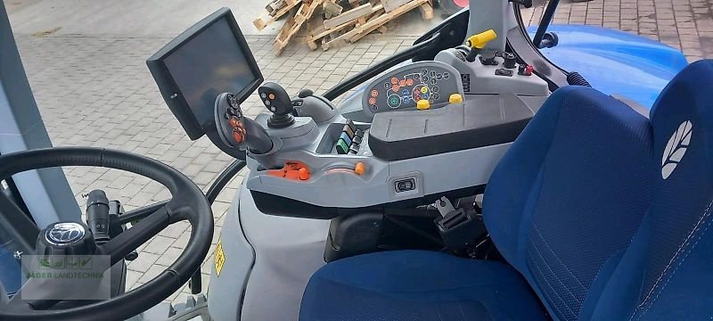 Traktor от тип New Holland T6.180 Dynamic Command, Vorführmaschine в Gerstetten (Снимка 4)