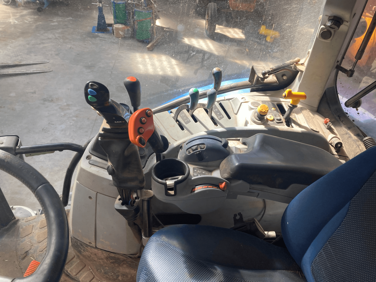 Traktor του τύπου New Holland T6.180 ELECTROCOMMAND T4B, Gebrauchtmaschine σε CONDE SUR VIRE (Φωτογραφία 5)