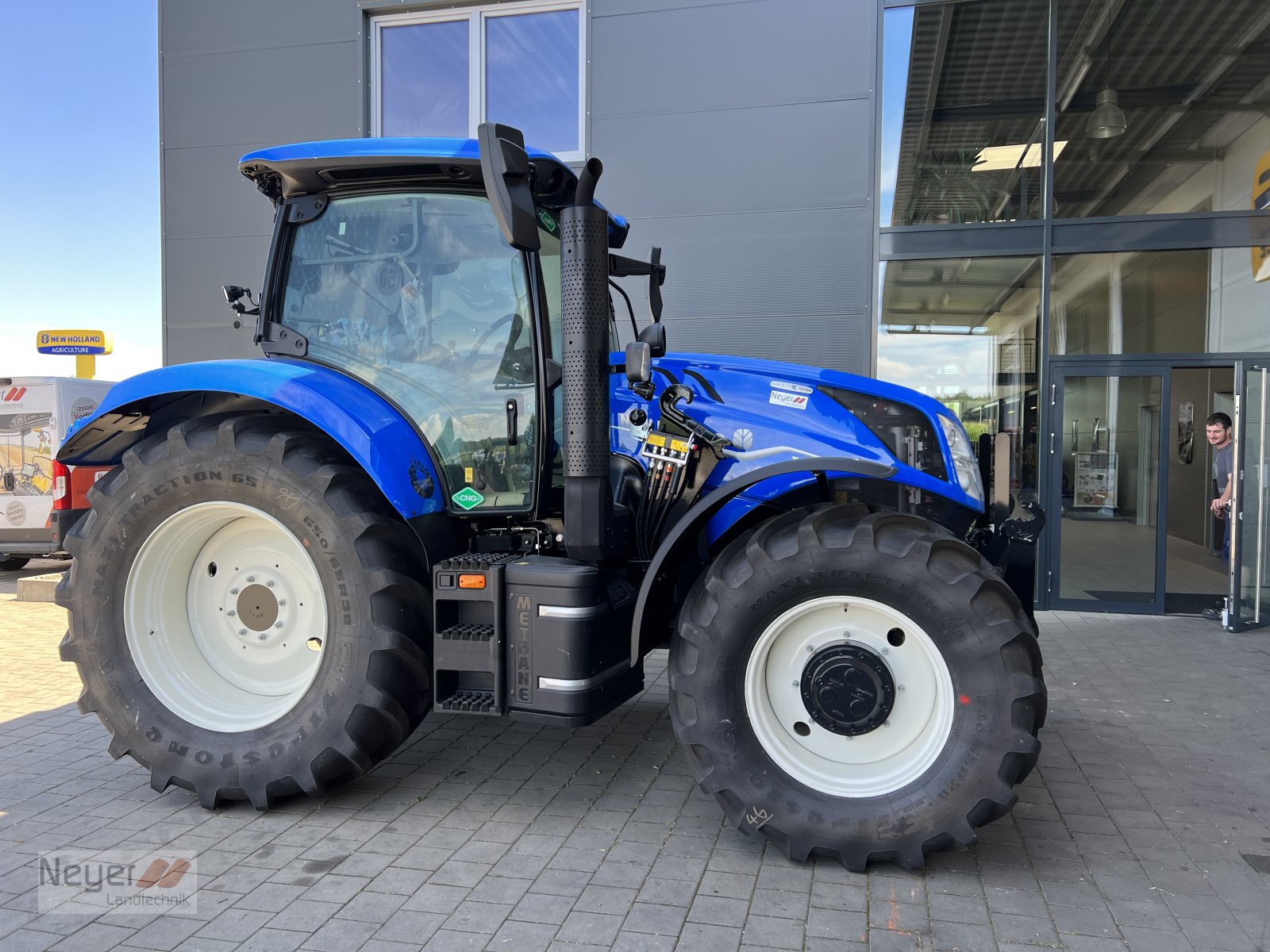 Traktor van het type New Holland T6.180 Methane Power, Neumaschine in Bad Waldsee Mennisweiler (Foto 3)