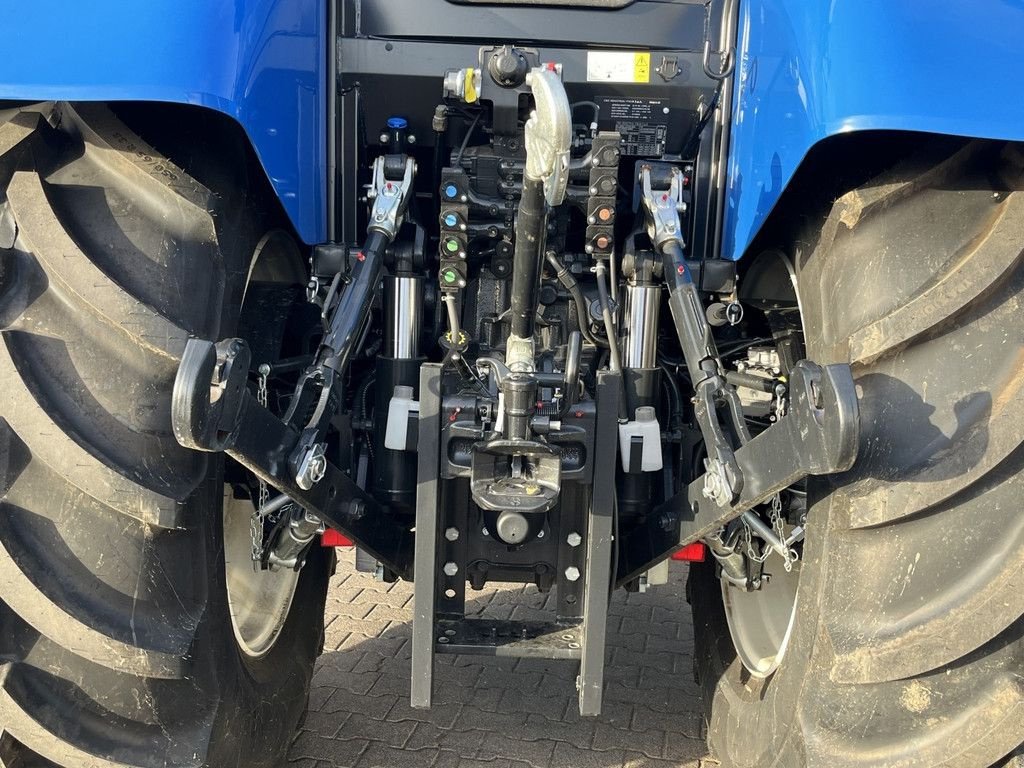 Traktor van het type New Holland T6.180, Gebrauchtmaschine in Hapert (Foto 9)