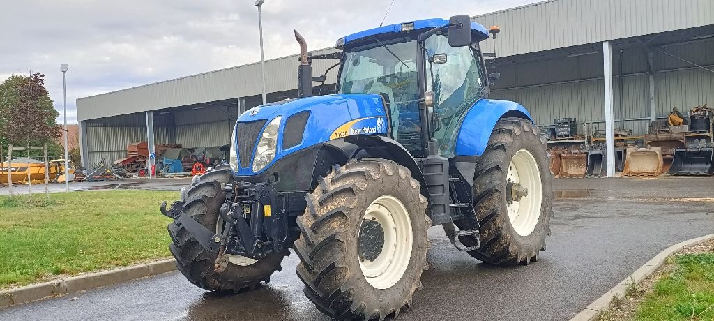 Traktor типа New Holland T7 030, Gebrauchtmaschine в NEUVILLE AUX BOIS (Фотография 1)