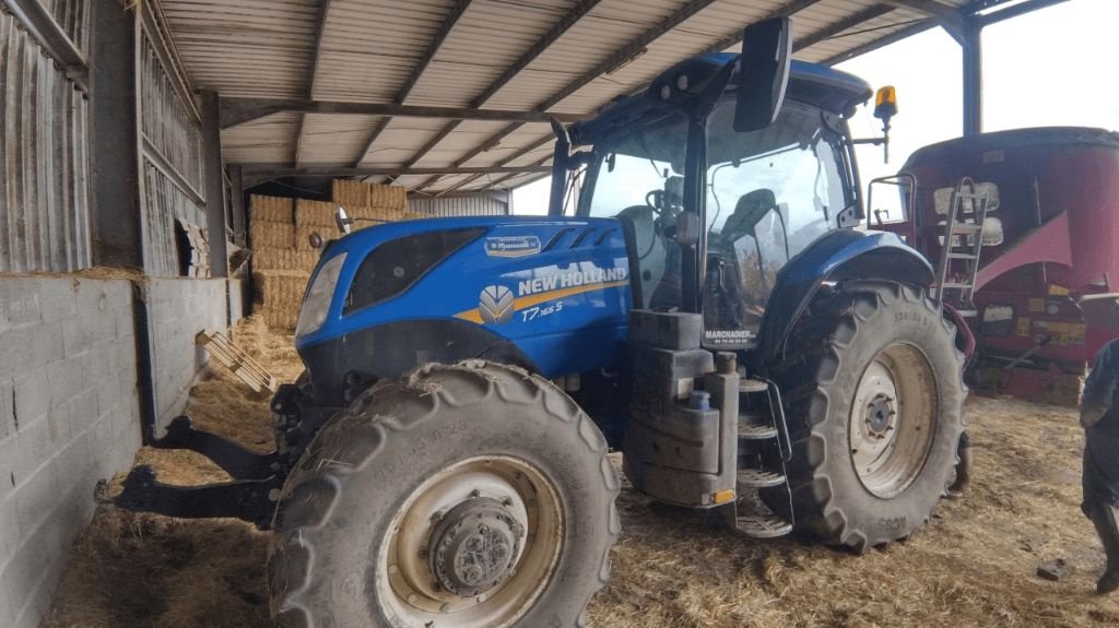 Traktor Türe ait New Holland T7 165S, Gebrauchtmaschine içinde ENNEZAT (resim 1)