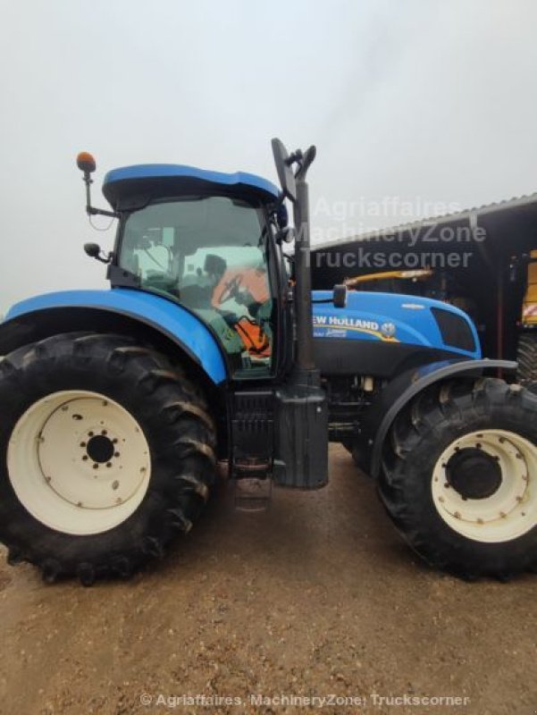 Traktor от тип New Holland T7 200, Gebrauchtmaschine в FRESNAY LE COMTE (Снимка 1)