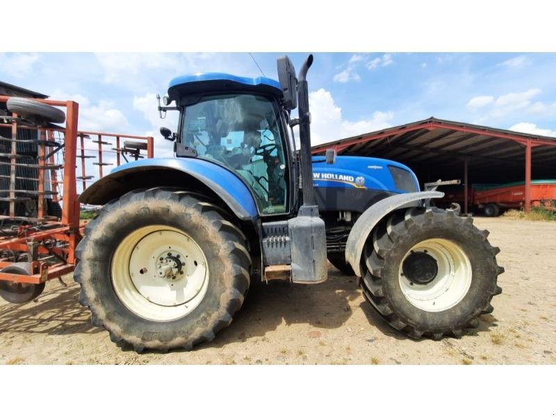 Traktor van het type New Holland T7-200AC, Gebrauchtmaschine in ANTIGNY (Foto 5)