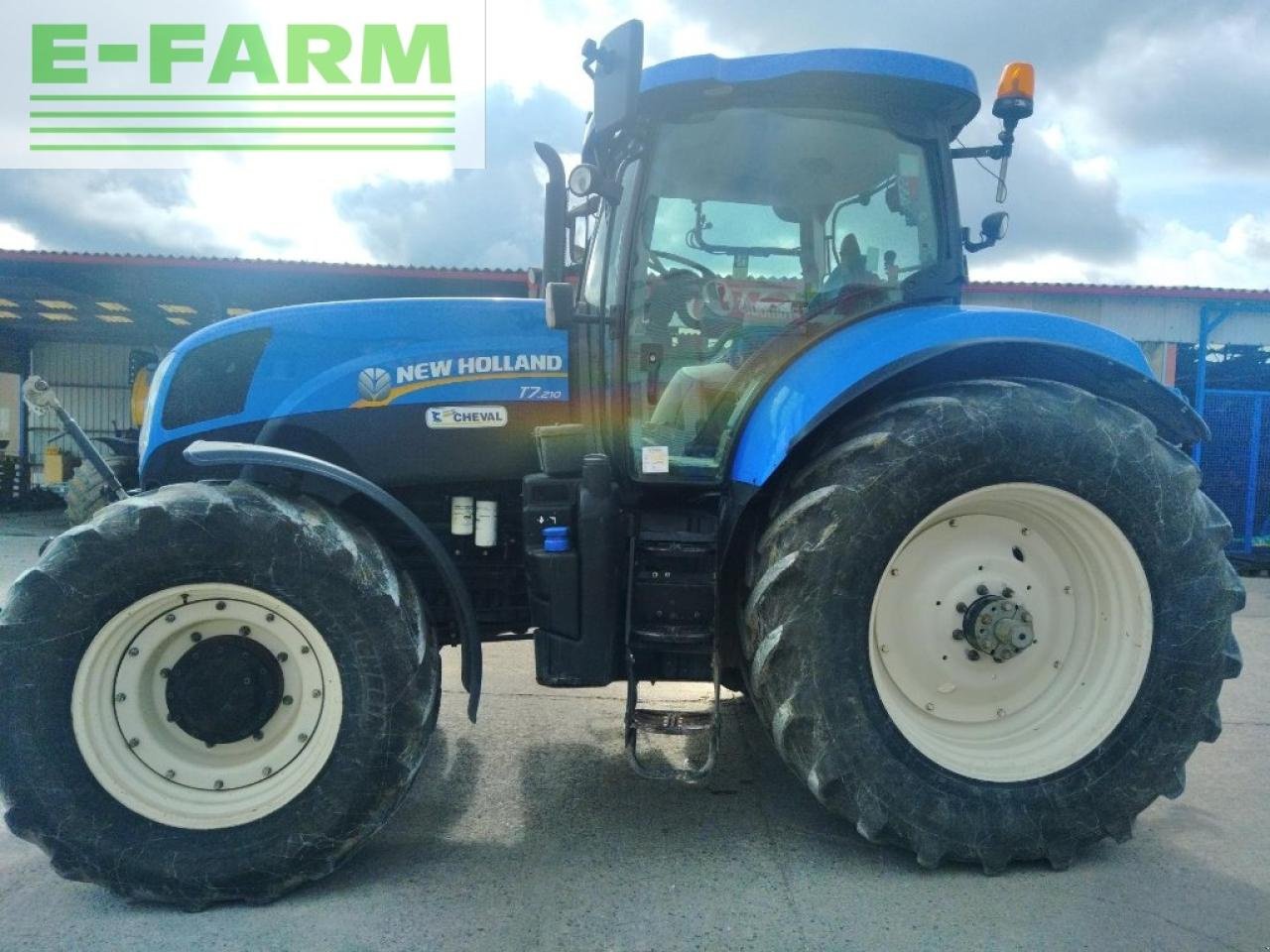 Traktor от тип New Holland t7. 210 sw pc t4, Gebrauchtmaschine в CHAUVONCOURT (Снимка 3)