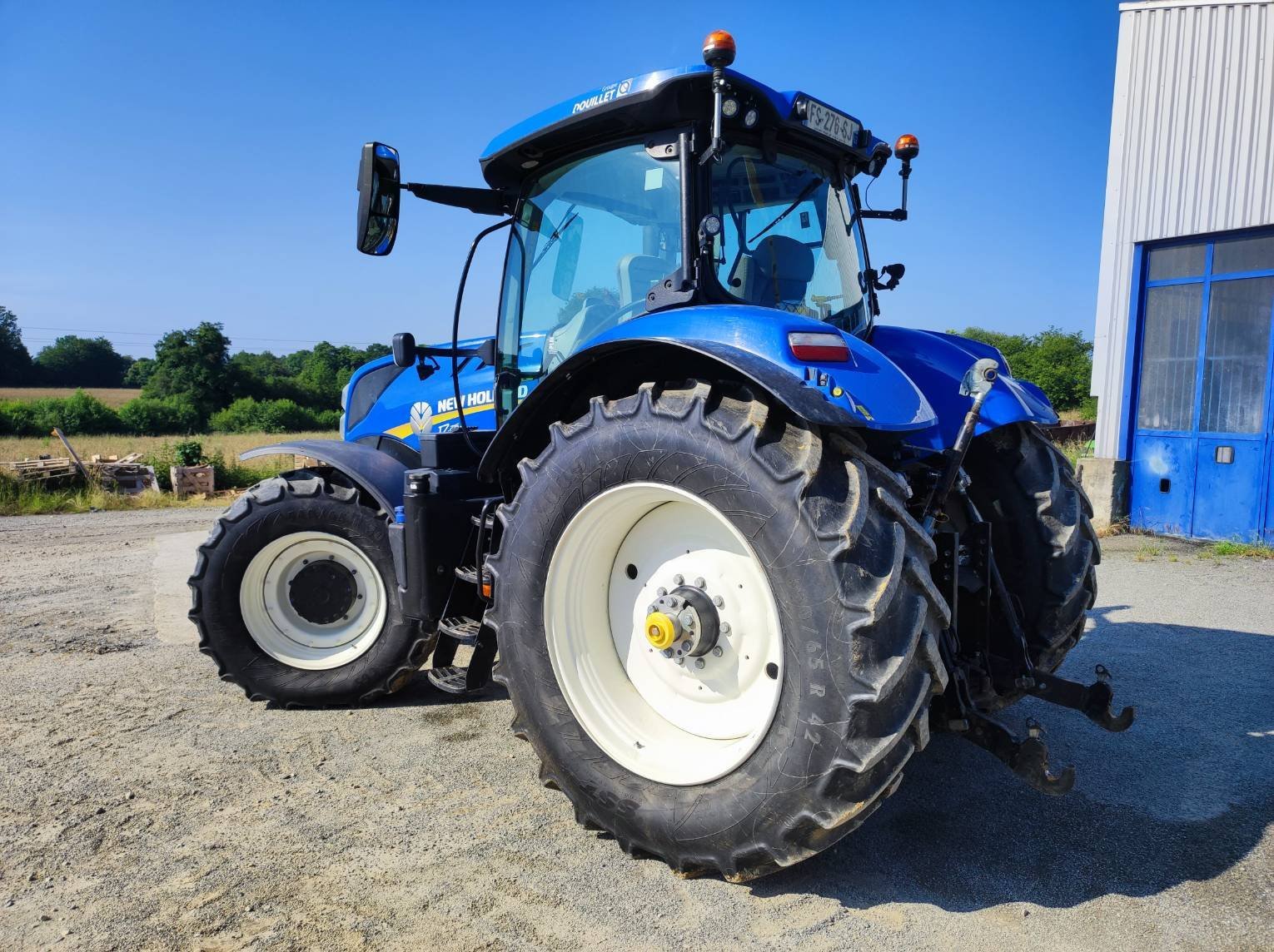 Traktor of the type New Holland T7 215S, Gebrauchtmaschine in Montenay (Picture 4)