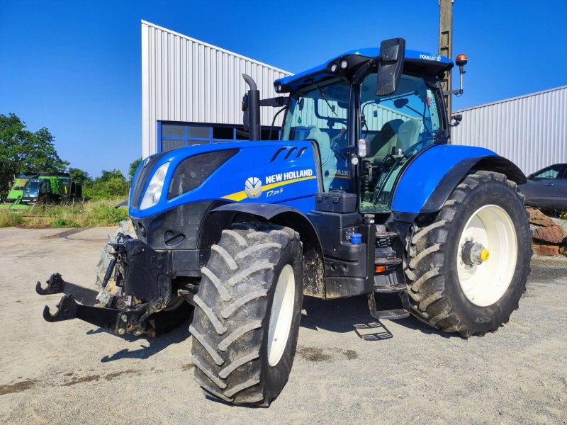 Traktor du type New Holland T7 215S, Gebrauchtmaschine en Montenay (Photo 1)