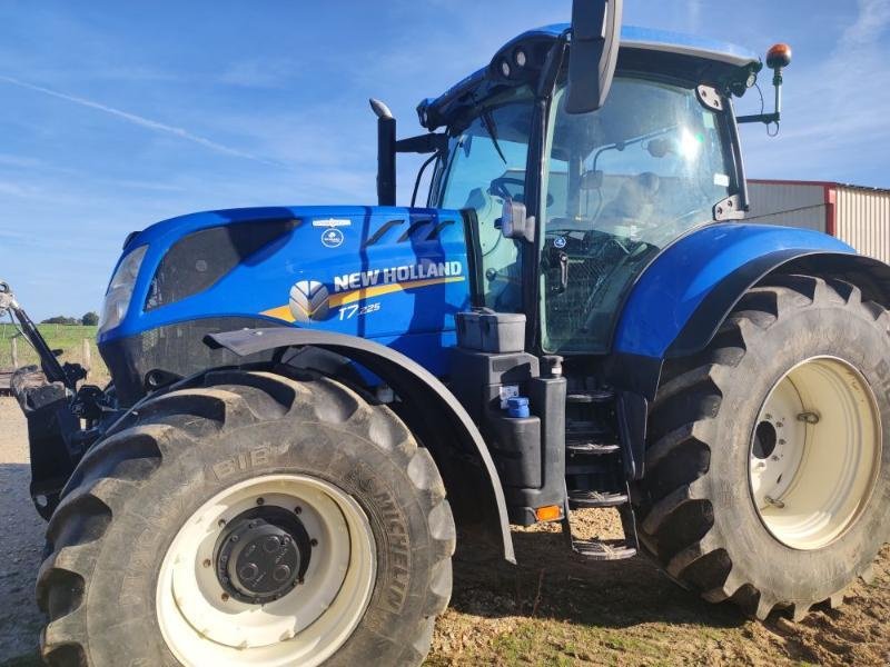 Traktor of the type New Holland T7-225AC, Gebrauchtmaschine in ANTIGNY (Picture 1)