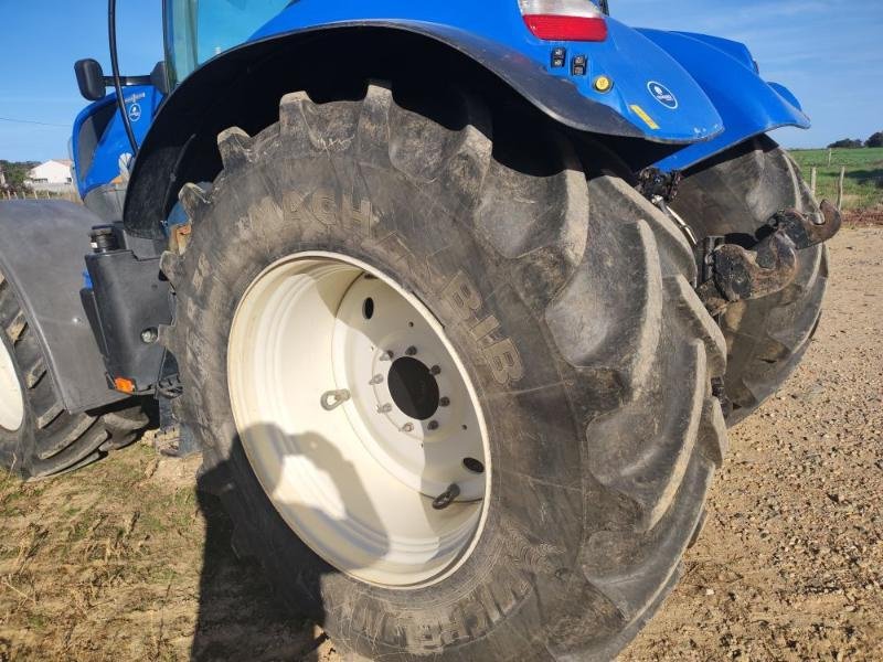 Traktor du type New Holland T7-225AC, Gebrauchtmaschine en ANTIGNY (Photo 3)