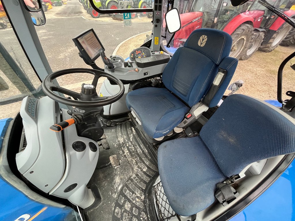 Traktor van het type New Holland T7 230, Gebrauchtmaschine in VERT TOULON (Foto 7)