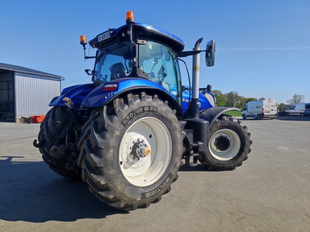 Traktor типа New Holland T7 245 AC, Gebrauchtmaschine в Montenay (Фотография 5)