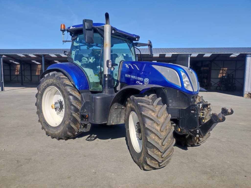 Traktor du type New Holland T7 245 AC, Gebrauchtmaschine en Montenay (Photo 9)