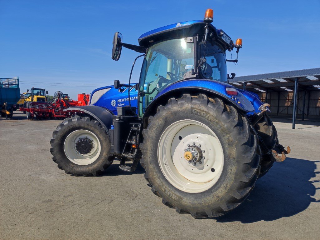 Traktor des Typs New Holland T7 245 AC, Gebrauchtmaschine in Montenay (Bild 8)