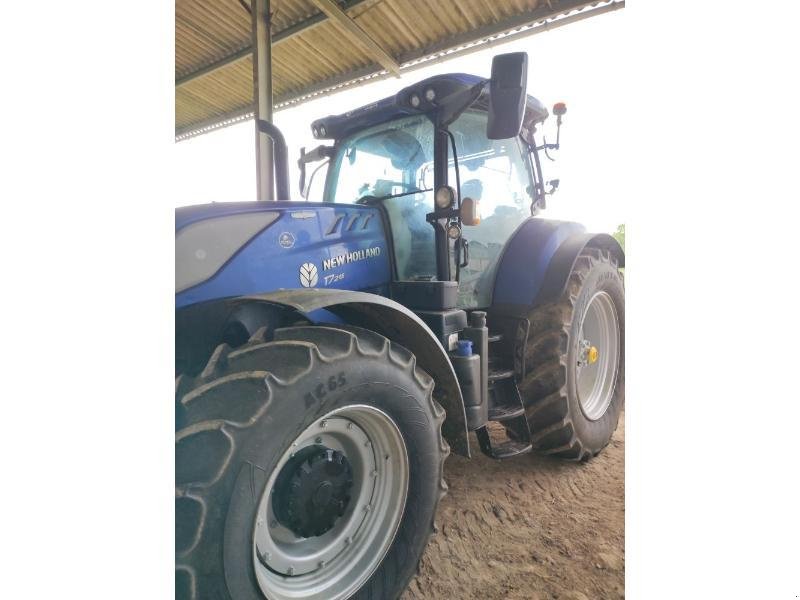 Traktor of the type New Holland T7-245AC, Gebrauchtmaschine in ANTIGNY (Picture 1)