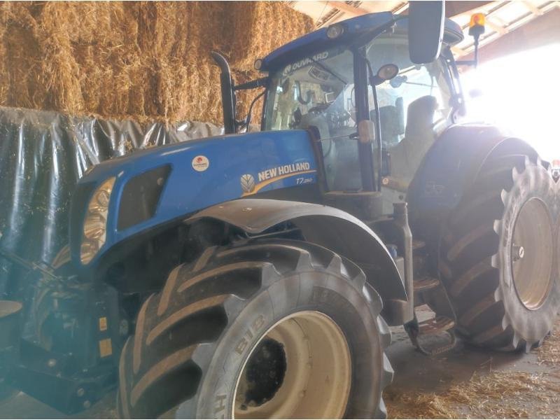 Traktor van het type New Holland T7-250PC-SW, Gebrauchtmaschine in ANTIGNY (Foto 1)