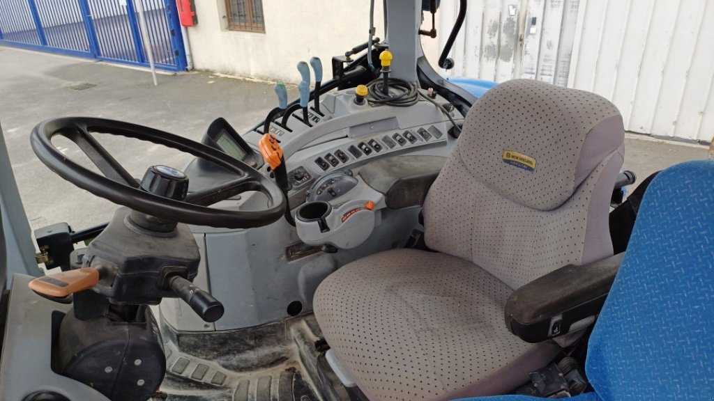 Traktor tip New Holland T7030 6.7L, Gebrauchtmaschine in VERT TOULON (Poză 10)