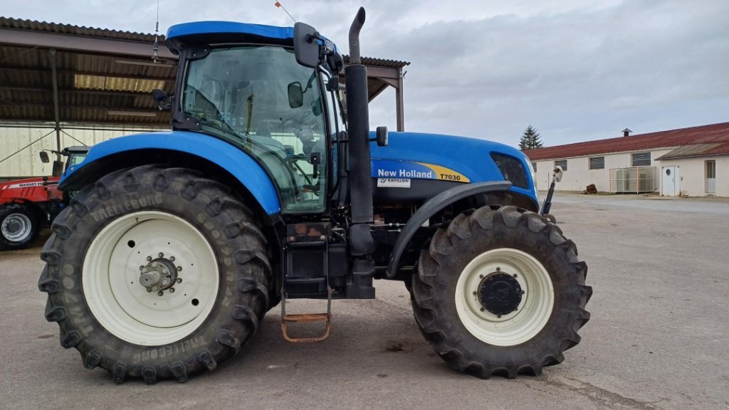 Traktor of the type New Holland T7030 6.7L, Gebrauchtmaschine in VERT TOULON (Picture 8)