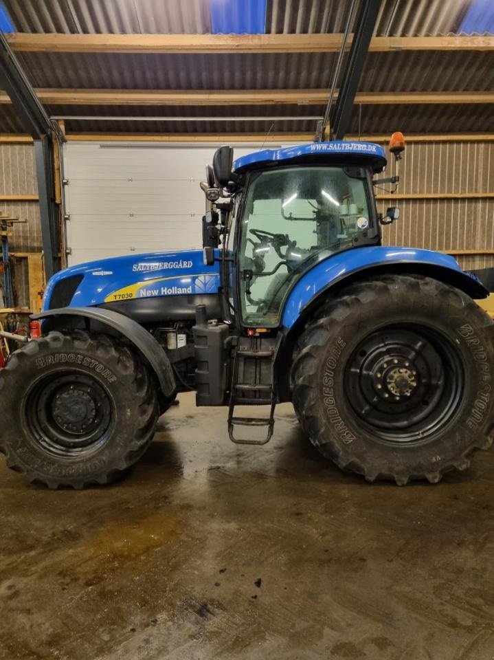 Traktor del tipo New Holland T7030 AC, Gebrauchtmaschine en Skjern (Imagen 2)