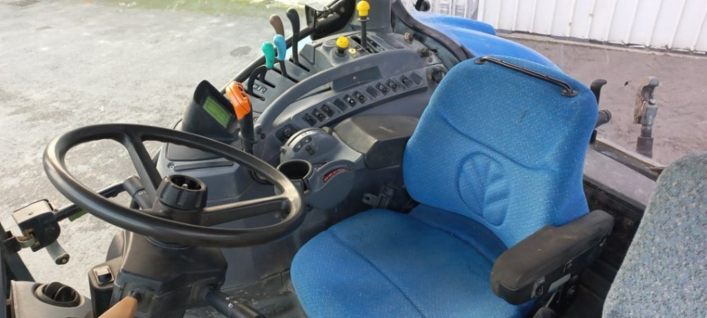 Traktor tip New Holland T7030 ELITE, Gebrauchtmaschine in VERT TOULON (Poză 10)