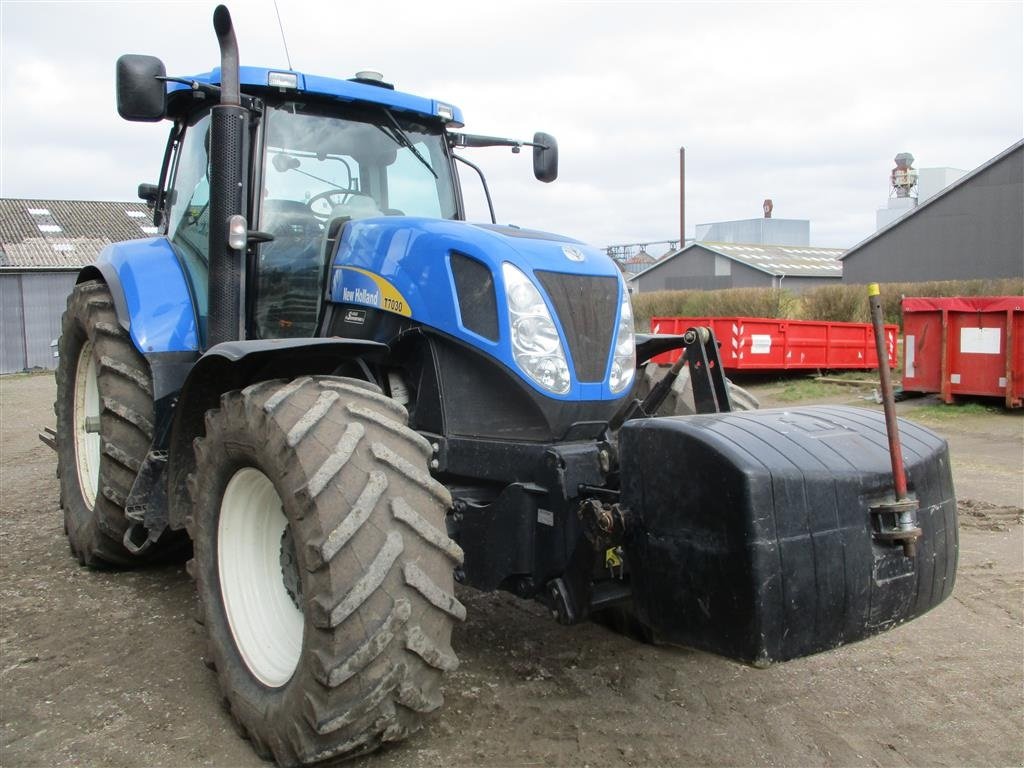 Traktor del tipo New Holland T7030 med ekstra udstyr, Gebrauchtmaschine en Høng (Imagen 2)