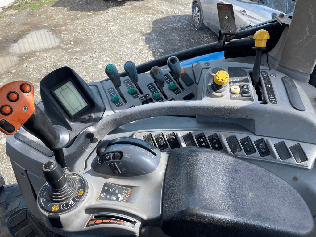 Traktor typu New Holland T7030 POWER COMMAND, Gebrauchtmaschine v CONDE SUR VIRE (Obrázok 5)