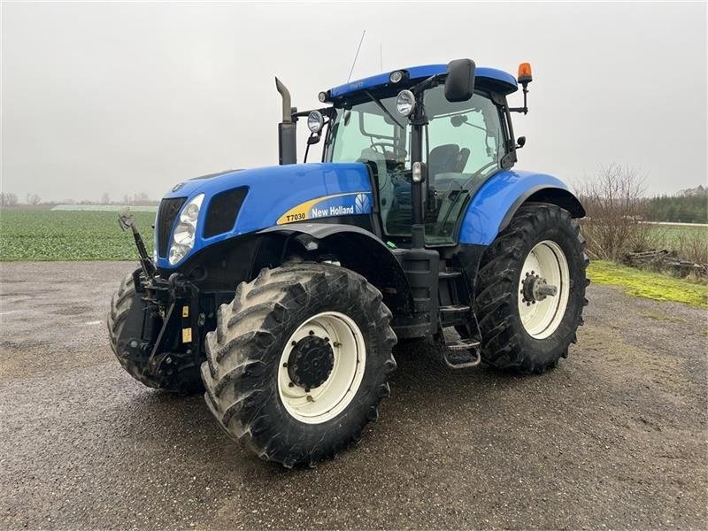 Traktor of the type New Holland T7030, Gebrauchtmaschine in Mern (Picture 1)