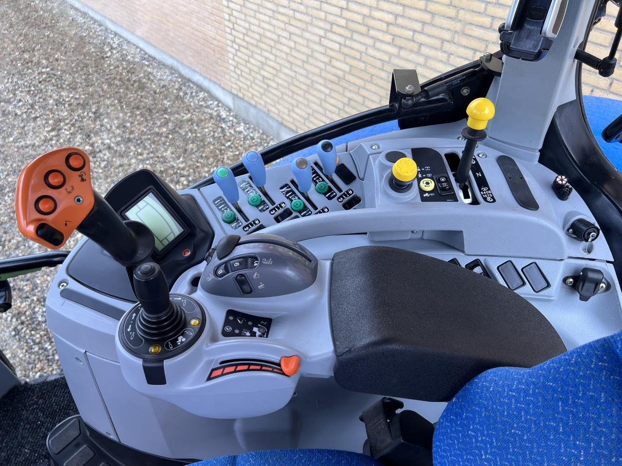 Traktor Türe ait New Holland T7030, Gebrauchtmaschine içinde Viborg (resim 3)