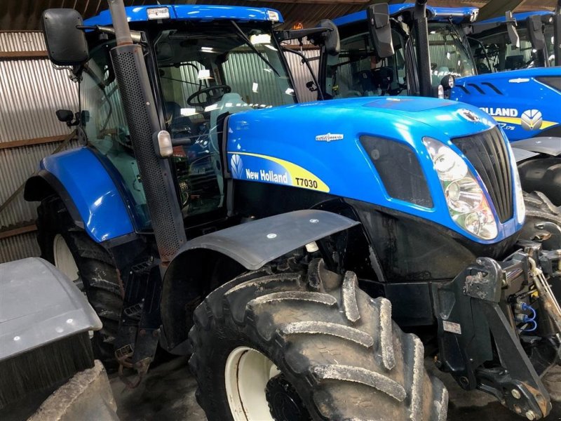 Traktor типа New Holland T7030, Gebrauchtmaschine в Holstebro