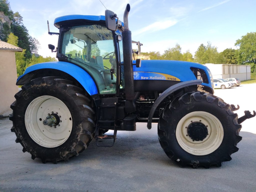 Traktor tipa New Holland T7030, Gebrauchtmaschine u Lérouville (Slika 3)