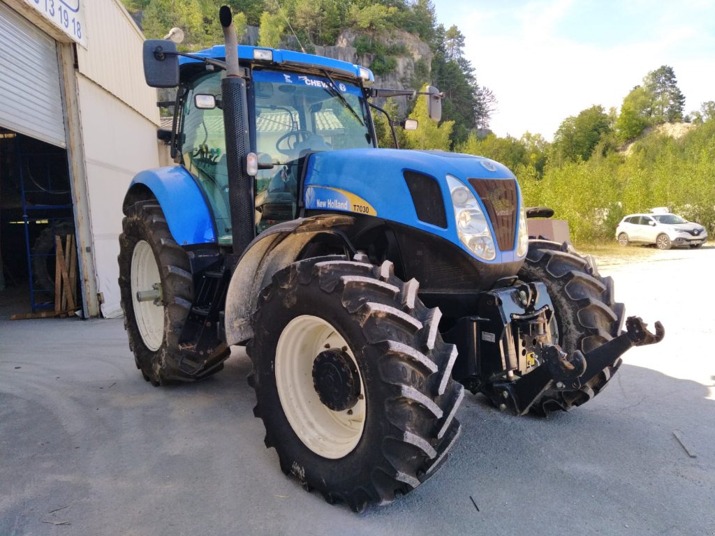 Traktor tipa New Holland T7030, Gebrauchtmaschine u Lérouville (Slika 2)