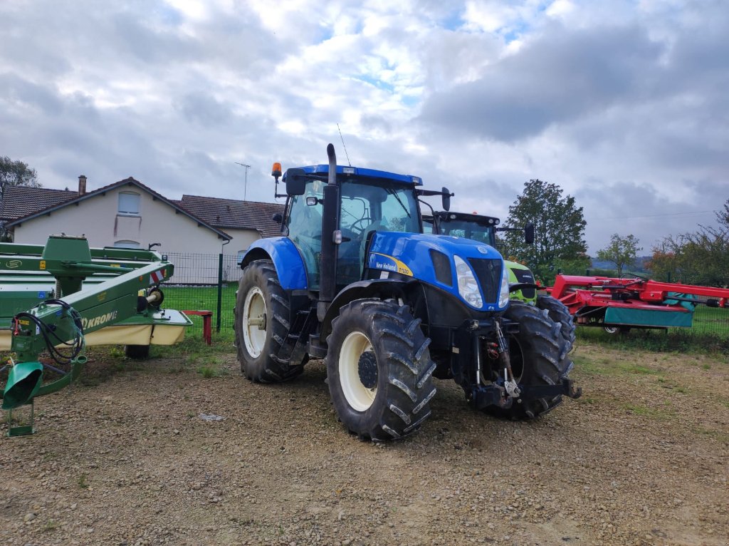 Traktor типа New Holland T7030, Gebrauchtmaschine в Lalœuf (Фотография 1)