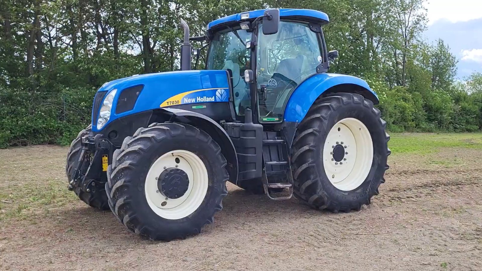 Traktor от тип New Holland T7030, Gebrauchtmaschine в Casic (Снимка 1)