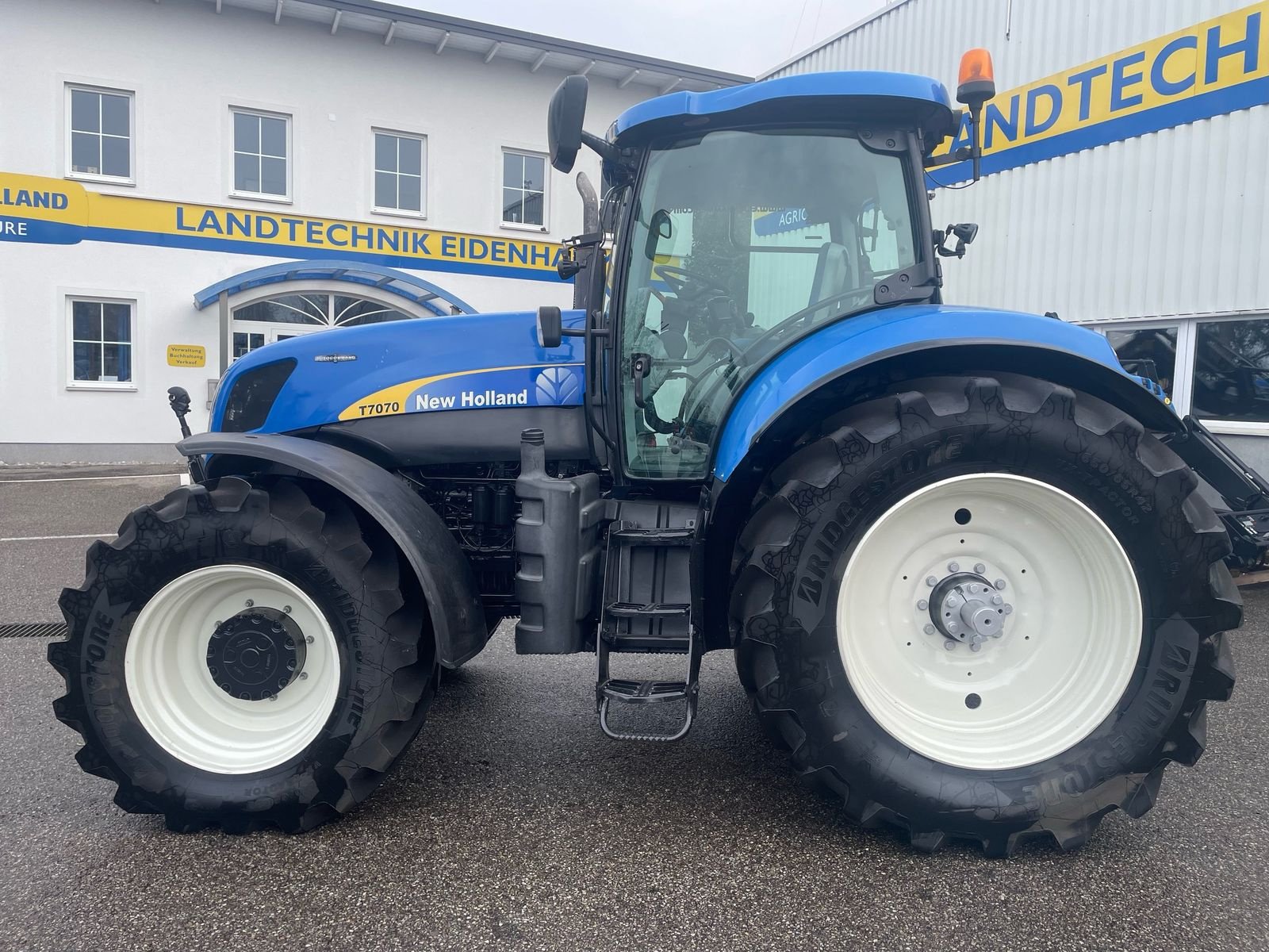 Traktor типа New Holland T7040 Auto Command, Gebrauchtmaschine в Burgkirchen (Фотография 4)