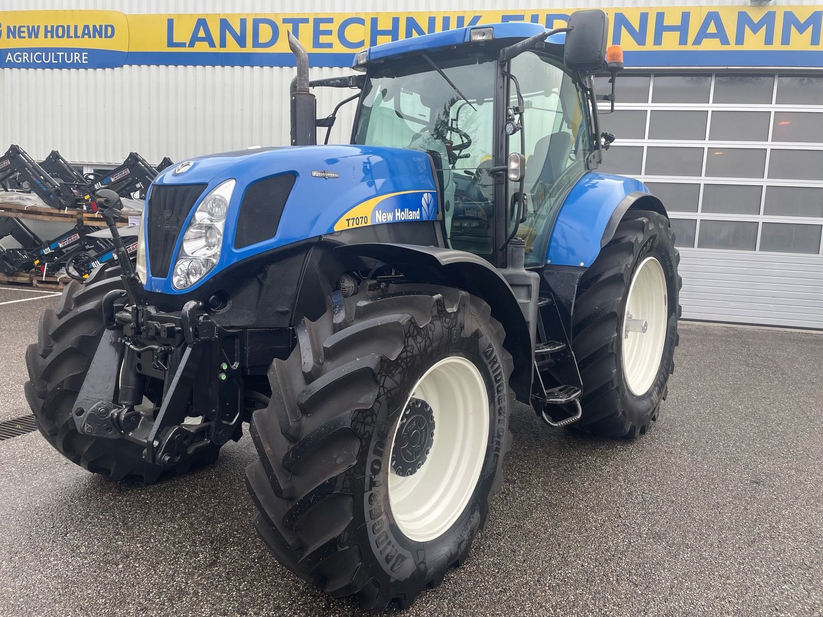 Traktor типа New Holland T7040 Auto Command, Gebrauchtmaschine в Burgkirchen (Фотография 1)