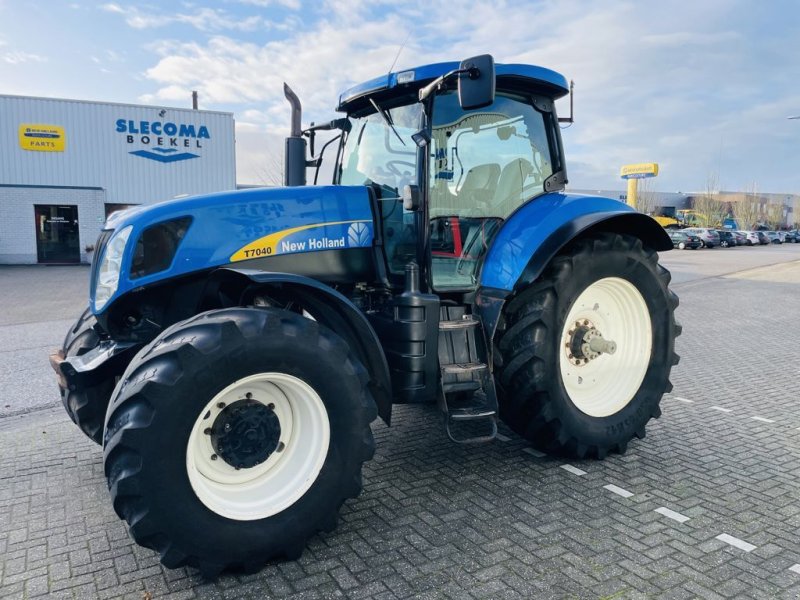 Traktor van het type New Holland T7040 PC, Gebrauchtmaschine in BOEKEL