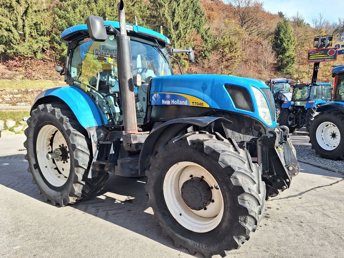 Traktor des Typs New Holland T7040 Power Command, Gebrauchtmaschine in Burgkirchen (Bild 3)