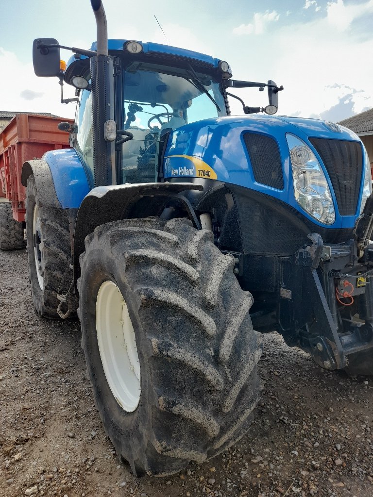 Traktor typu New Holland T7040, Gebrauchtmaschine v Neufchâtel-en-Bray (Obrázek 1)