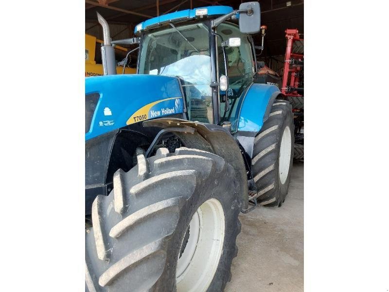 Traktor Türe ait New Holland T7050, Gebrauchtmaschine içinde CHAUMONT (resim 3)