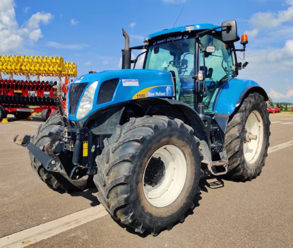 Traktor типа New Holland T7050, Gebrauchtmaschine в VERT TOULON (Фотография 1)